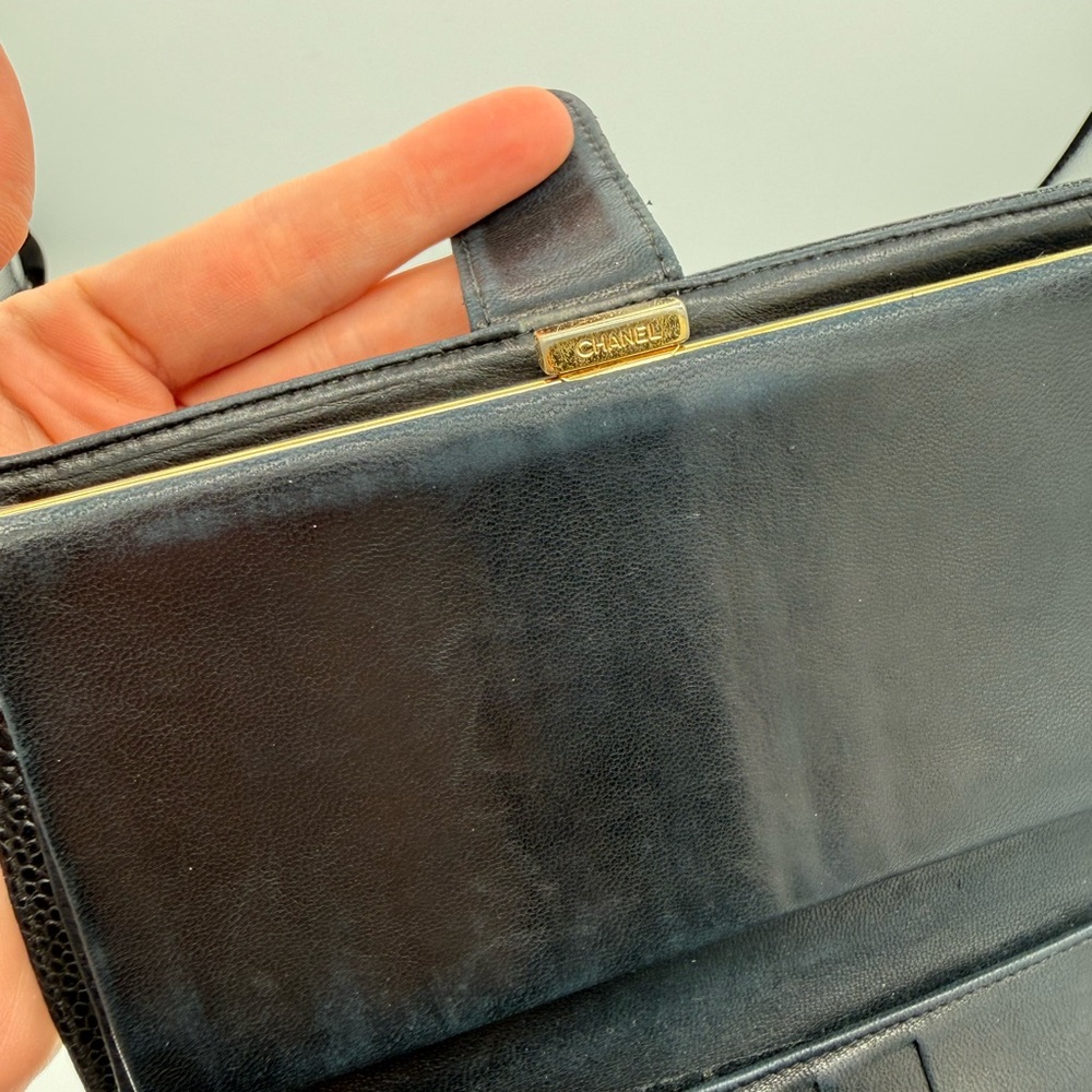 CHANEL Vintage Caviar Kisslock Wallet - Picture 4 of 9